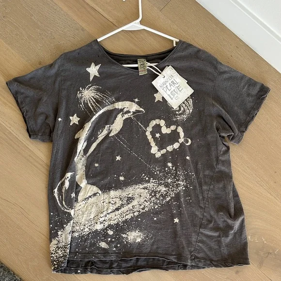 Magnolia Pearl Black and White Dolphin T-Shirt - Picture 1 of 5